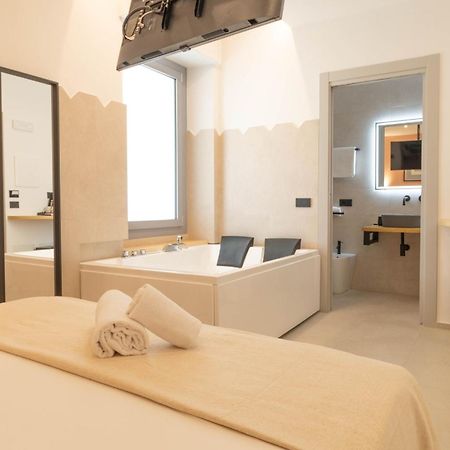 Sardinian Days - Suites & Rooms カリアリ エクステリア 写真