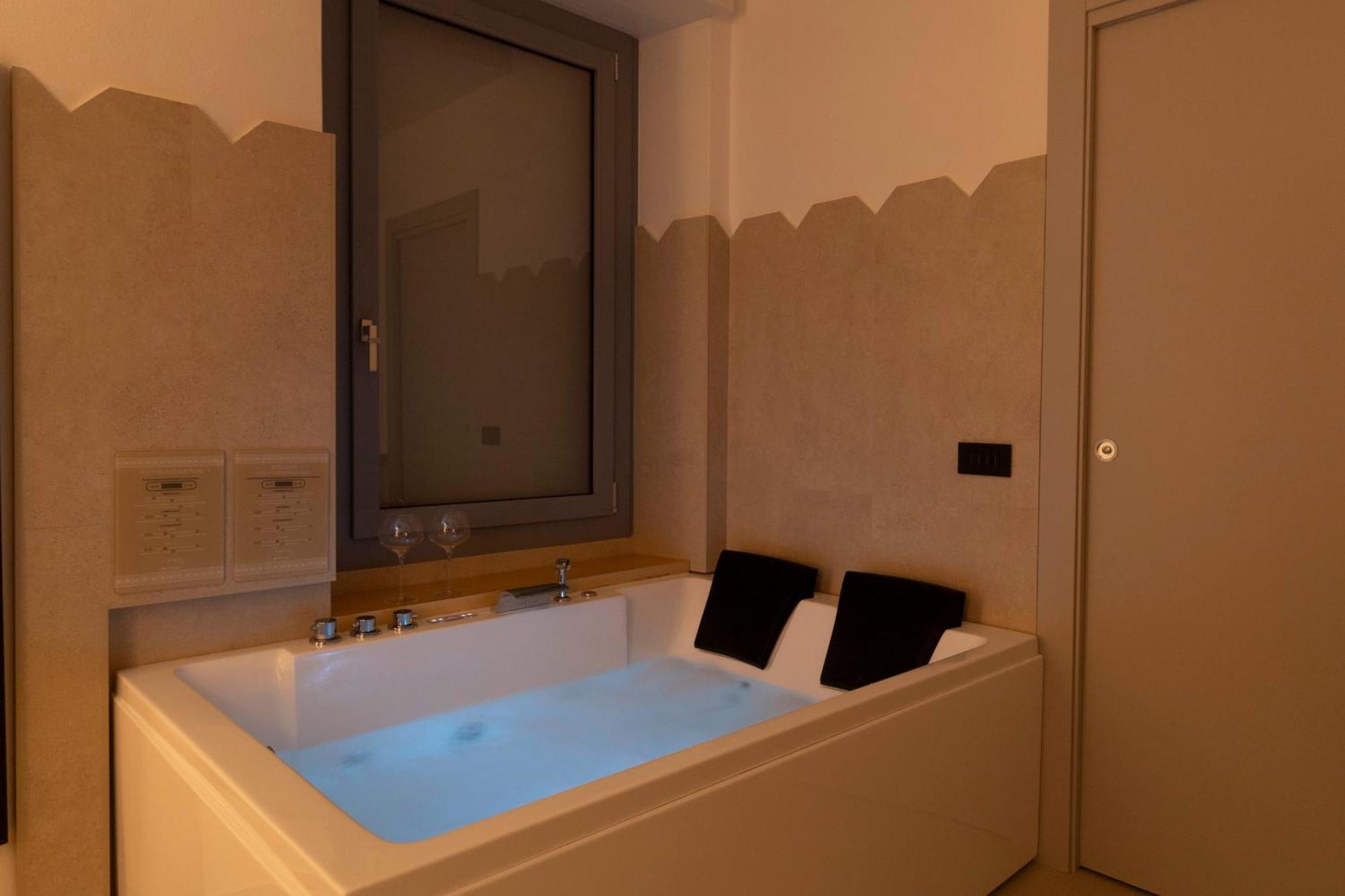 Sardinian Days - Suites & Rooms カリアリ エクステリア 写真